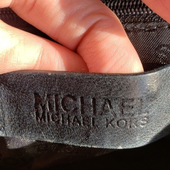 Michael Kors Oversized ID Chain Leather‎ Clutch, Bl - Picture 5 of 8